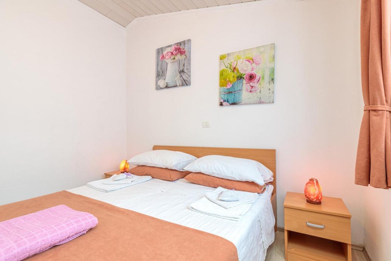 Apartments Sveti Leonard Oprtalj Kültér fotó