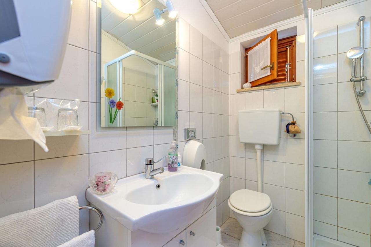 Apartments Sveti Leonard Oprtalj Kültér fotó